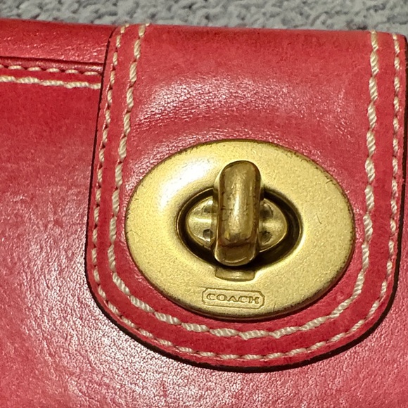 Coach Legacy Vintage Red Leather Turnlock Wallet - Picture 2 of 5